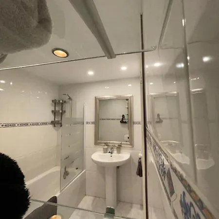 Apartamento / Estudio / Piso Entero Full Equipado - La Colina, Torremolinos. 公寓